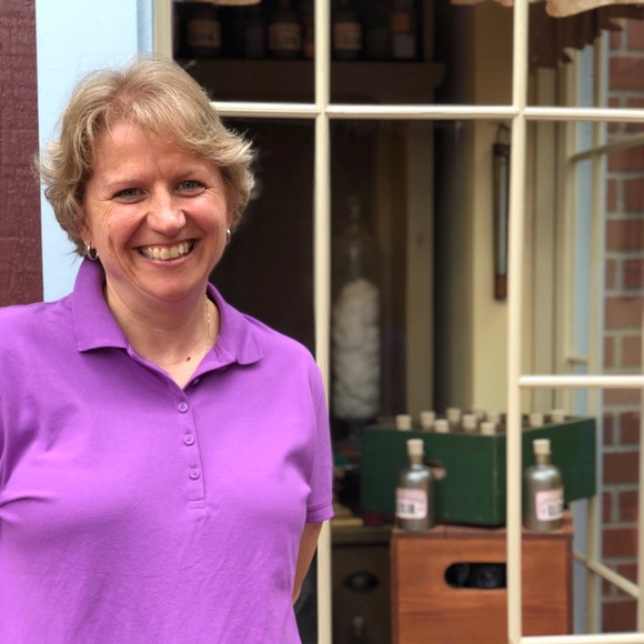 Meet your Posher, Stacy - Picture 1 of 1